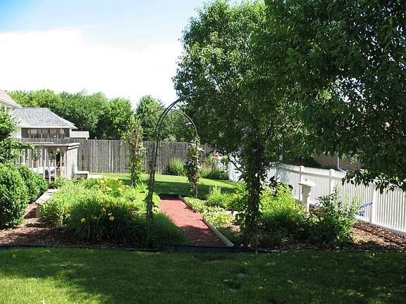 5th image of 1613 Red Oak Dr