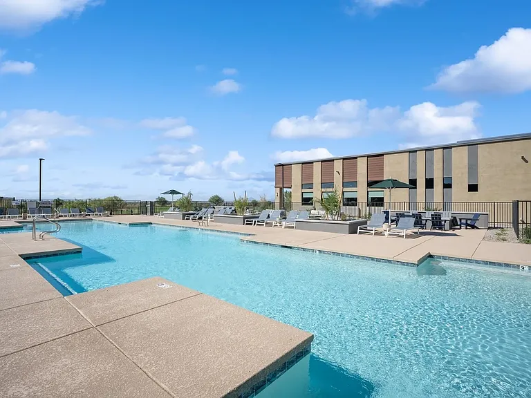 Longbow Luxury Apartments — Photo 25