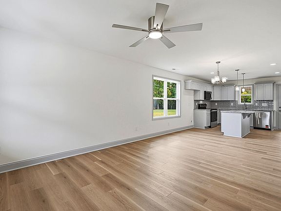 5th image of 215 Rae St