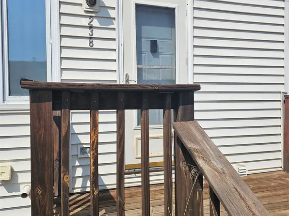 238 Holiday Cir #46, West Des Moines, IA 50265