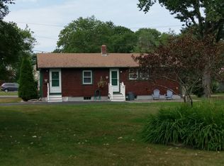 49 Beach Rd, Bristol, RI 02809