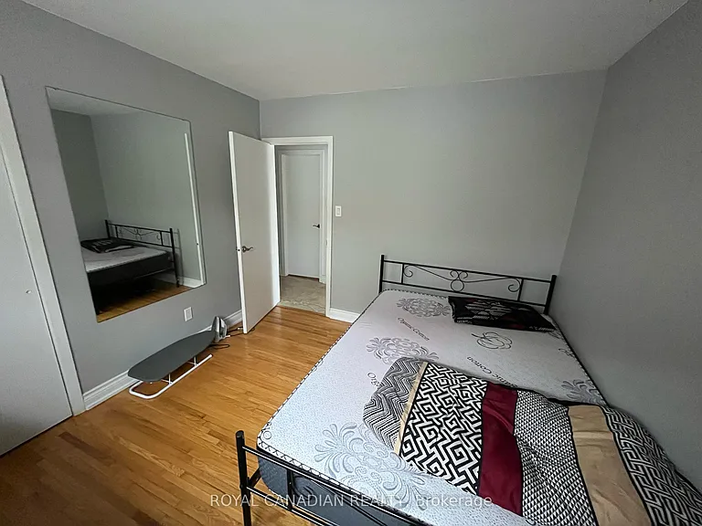 644 Athol St E #MAIN — Photo 14