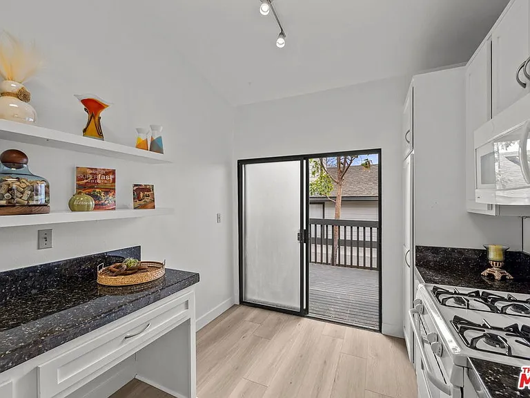 2522 W Macarthur Blvd #D — Photo 15