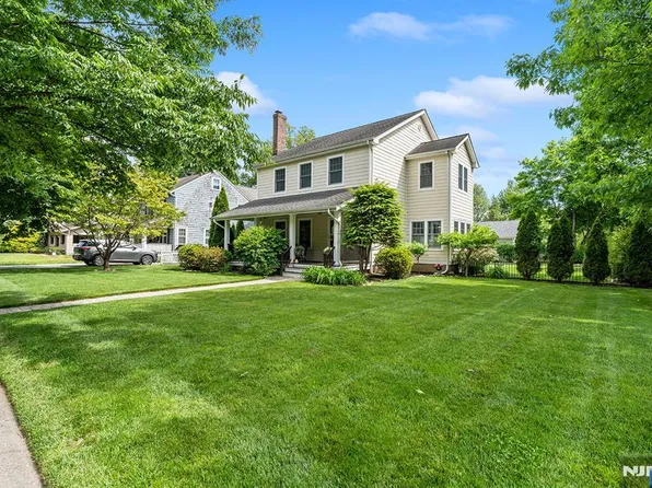 402 Enos Pl, Ho Ho Kus, NJ 07423