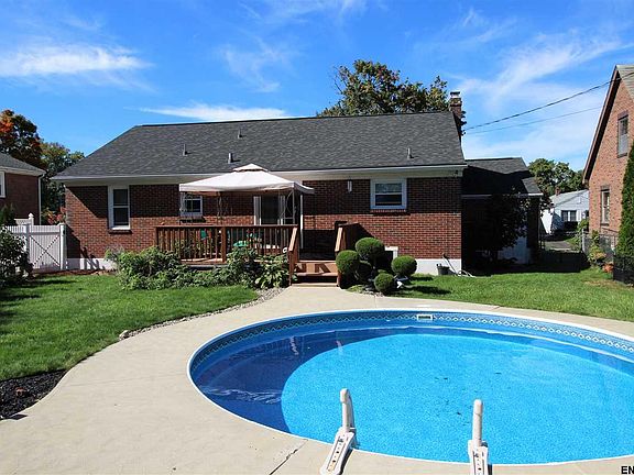 2nd image of 131 Fleetwood Ave