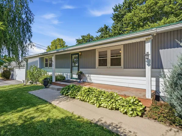8880 N Badger Rd, East Dubuque, IL 61025