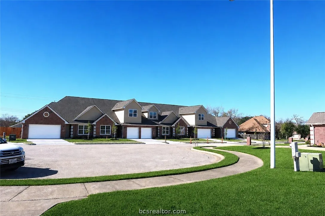 3 bed, 1874 sqft, $2,250 — Photo 1