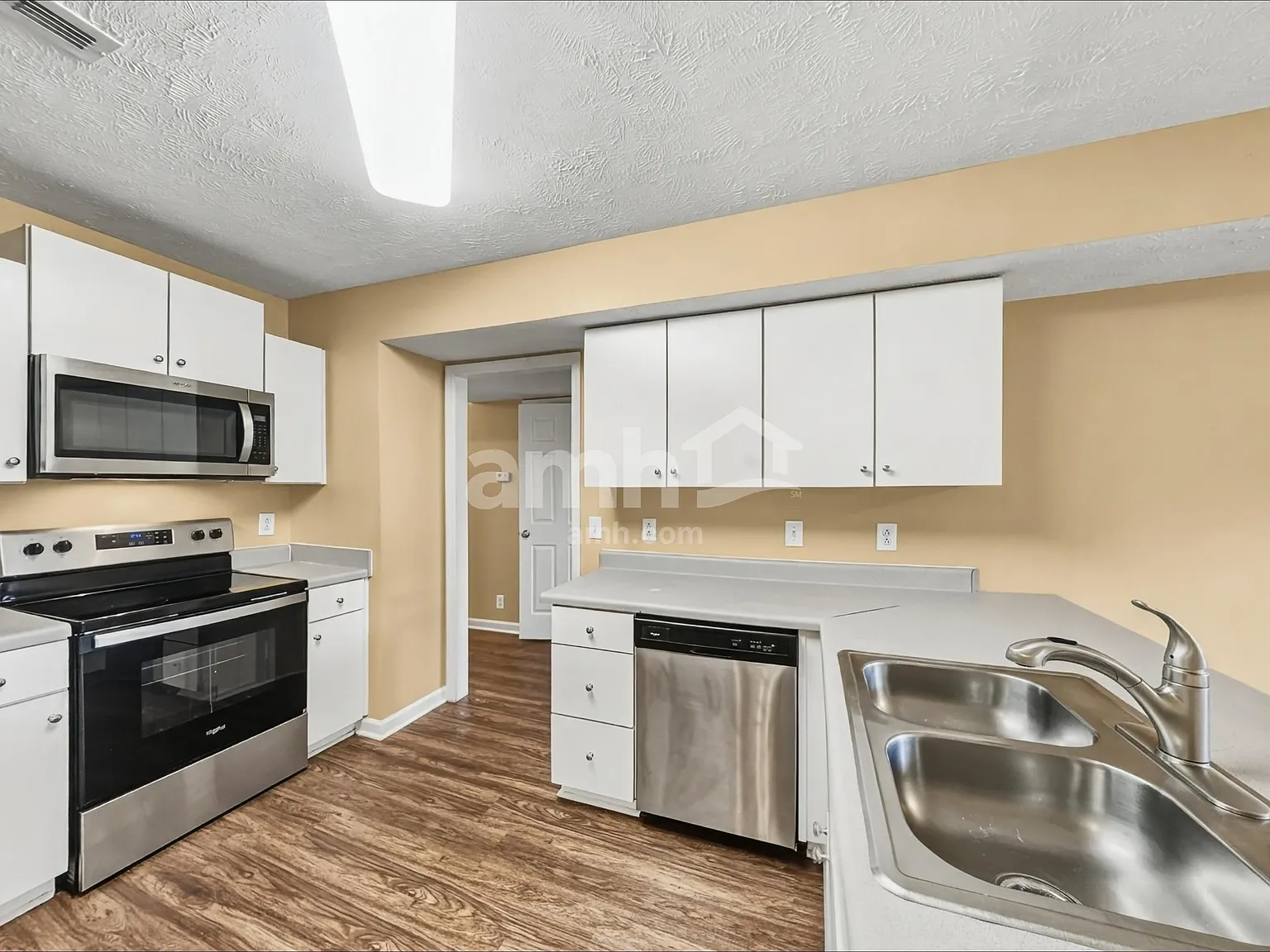 4 bed, 2.5 bath, 2591 sqft, $2,465 — Photo 4