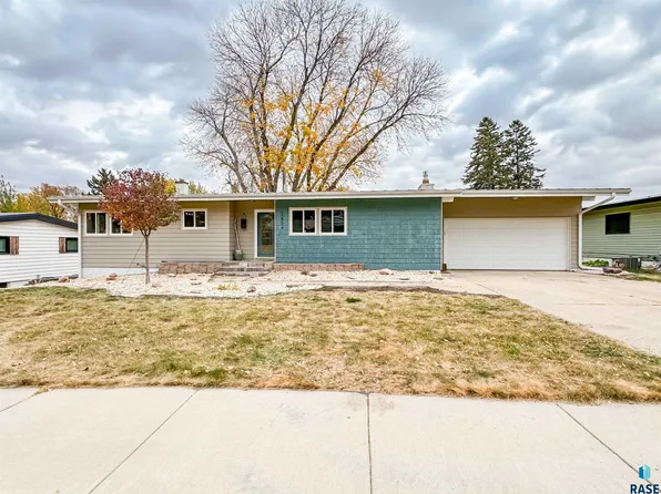2804 S Lyndale Ave, Sioux Falls, SD 57105
