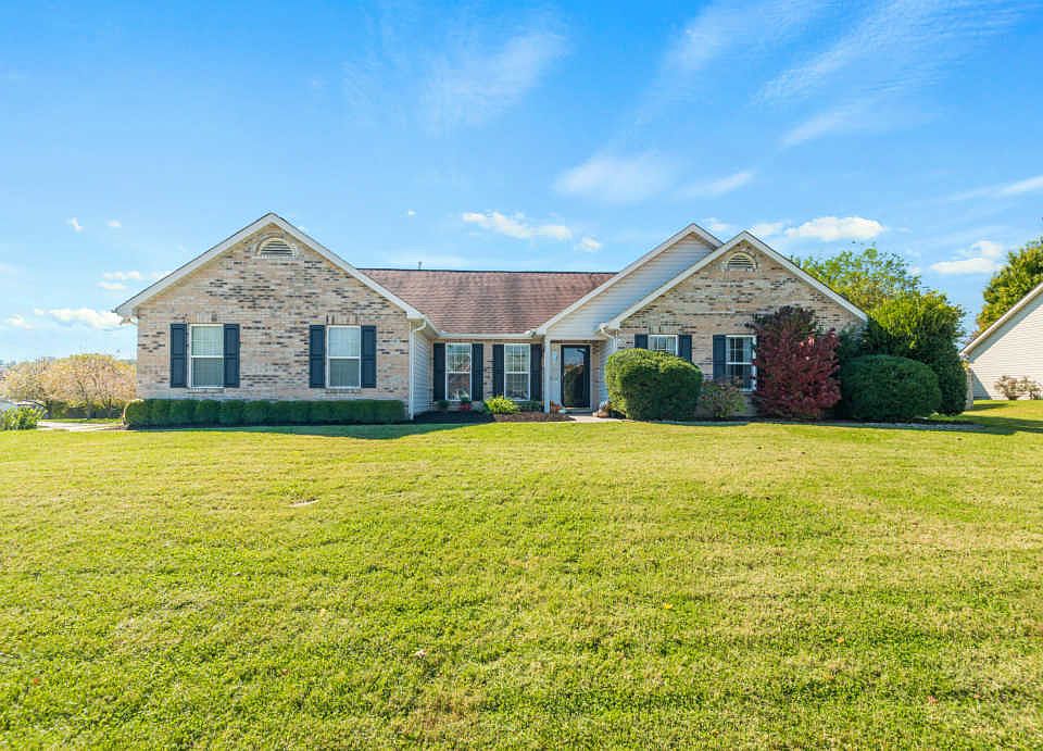 1st image of 809 Paxton Dr