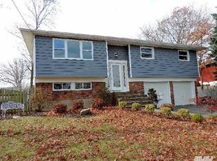 1420 Sycamore Ave, Merrick, NY 11566