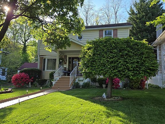 2nd image of 422 Carsonia Ave