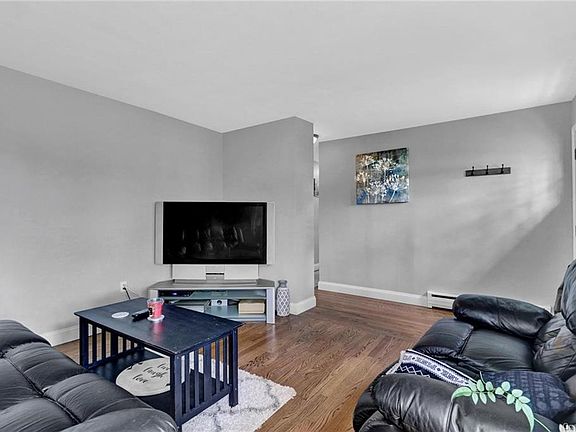 4th image of 335 Blooming Grove Tpke