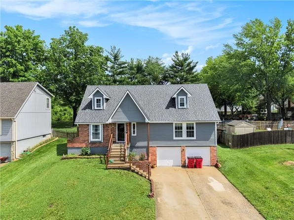 1117 NW Roanoke Dr, Blue Springs, MO 64015