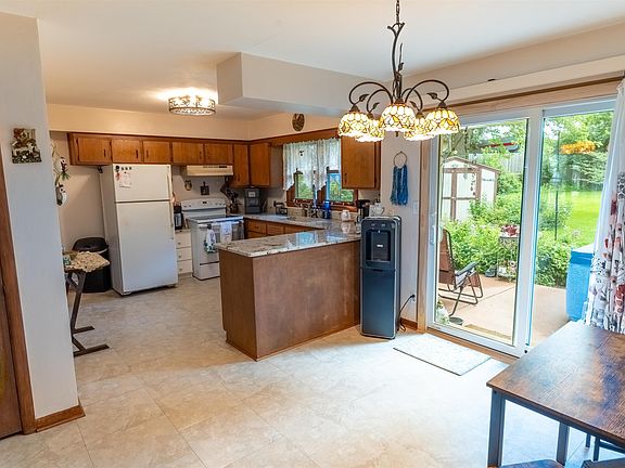 5th image of 3931 Seward Ave