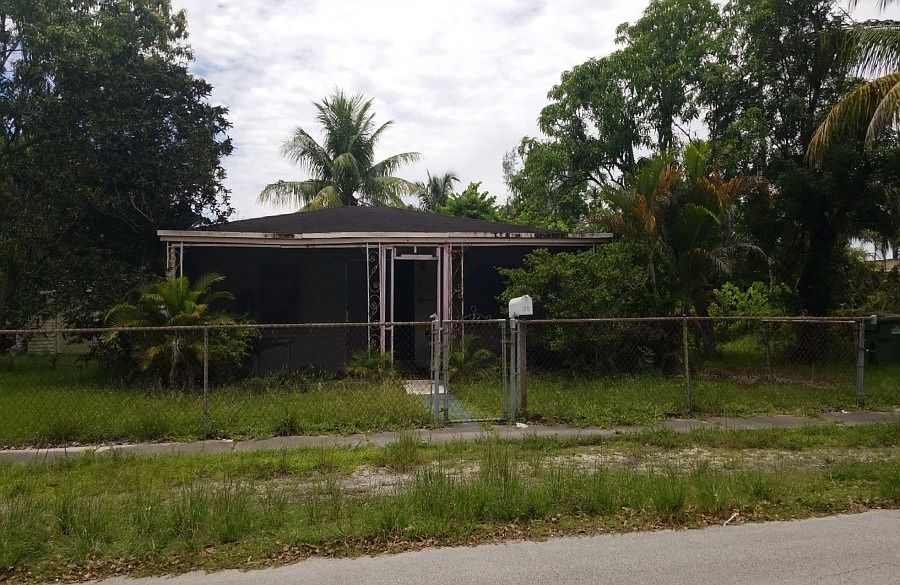 1st image of 570 NW 139th Ter