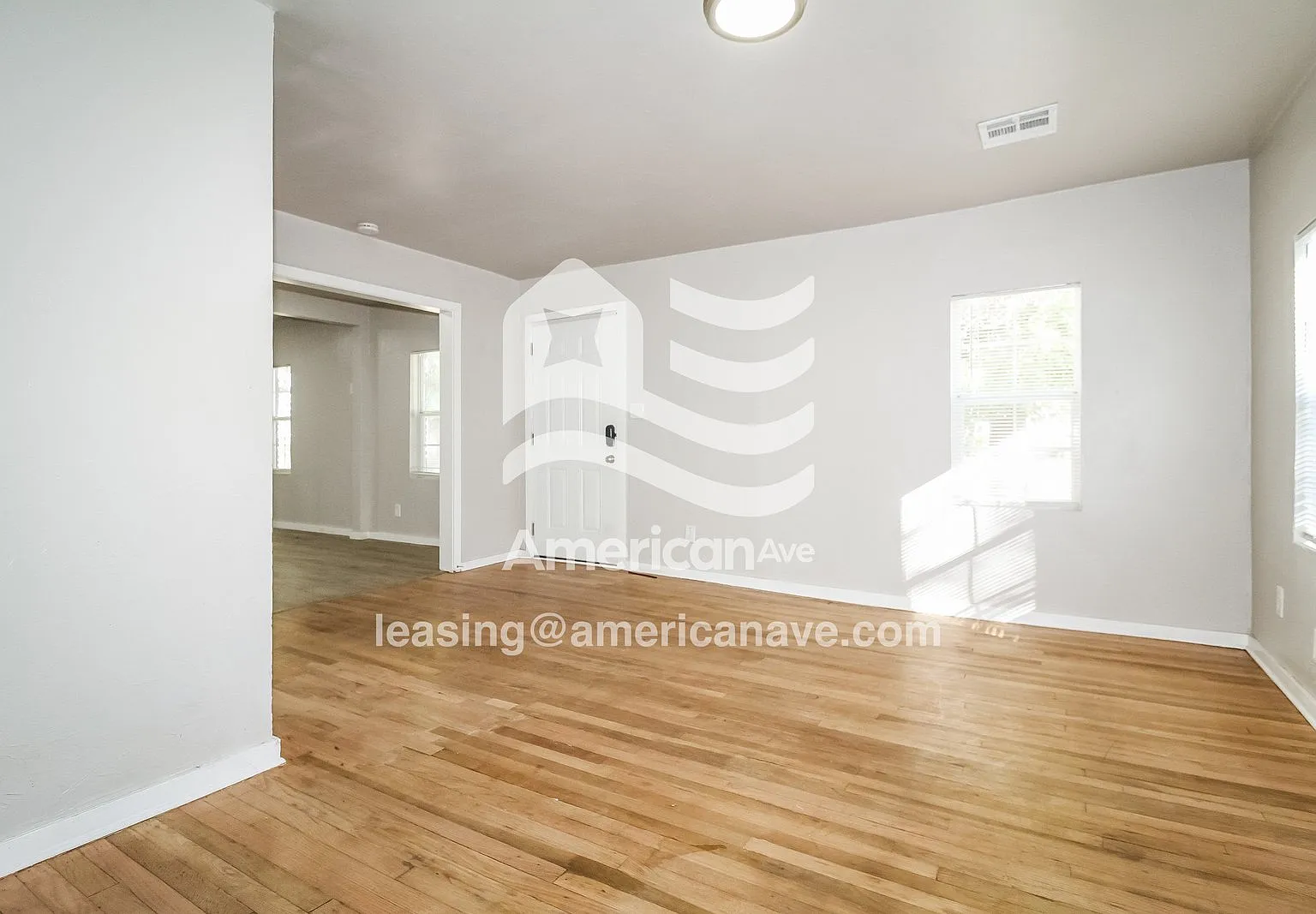 3 bed, 2.0 bath, 1034 sqft, $1,652 — Photo 3