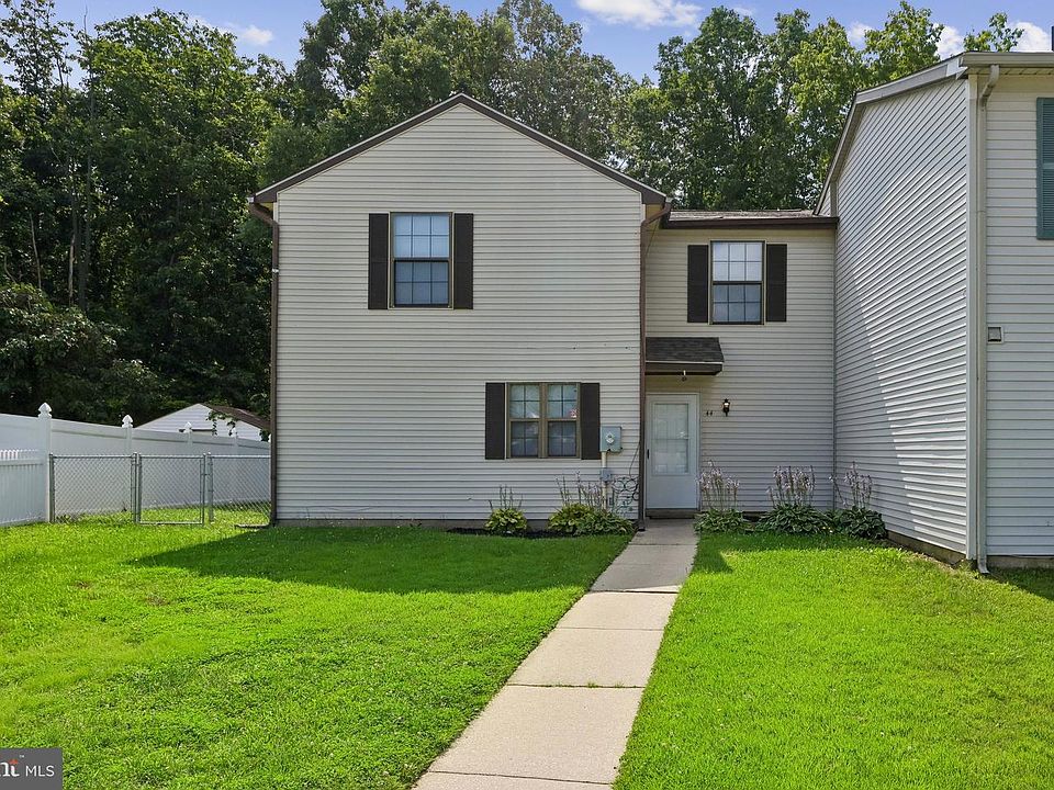 1st image of 44 Hampshire Rd