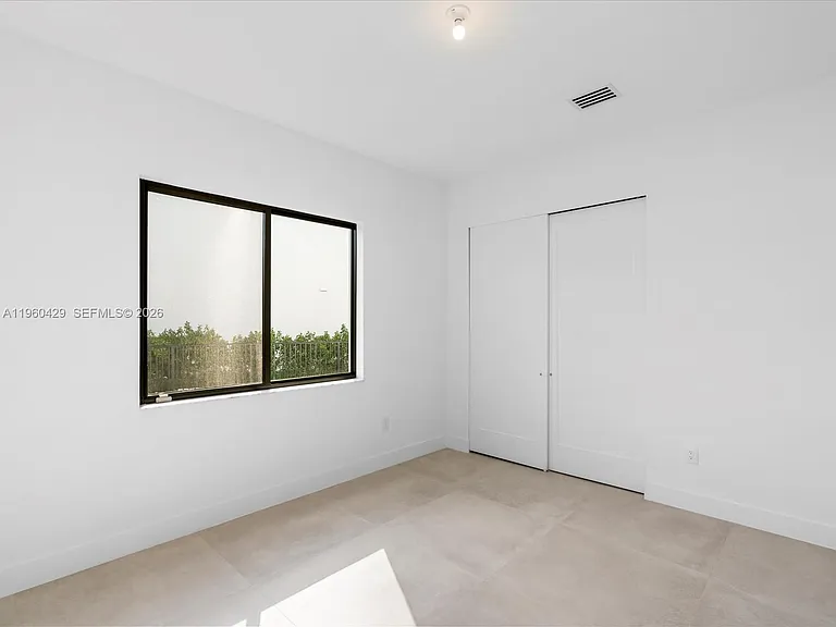 19701 NE 16th Pl — Photo 29