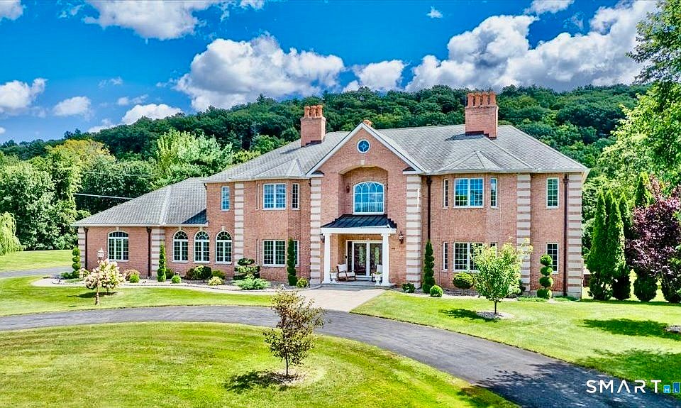 1st image of 24 Hunting Ridge Drive