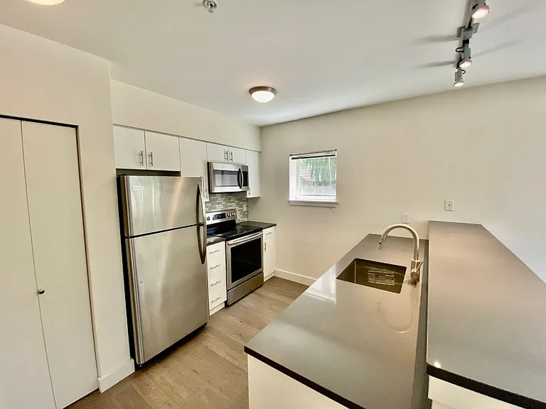 1620 Belmont Ave #221 — Photo 3