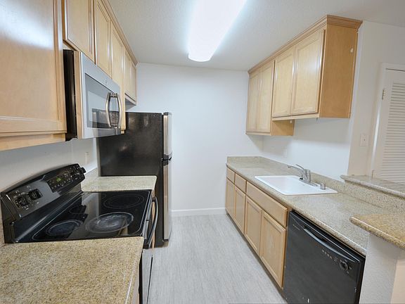 5th image of 2756 Somerset Park Cir