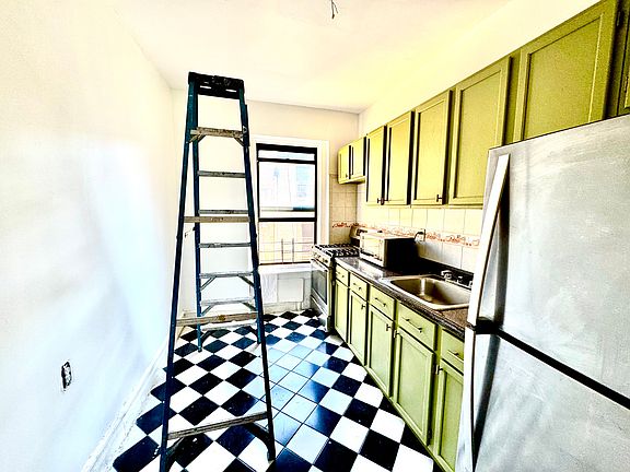 4th image of 708 Ocean Ave #4A