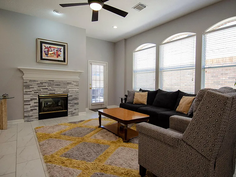 1211 Campton Ct — Photo 11