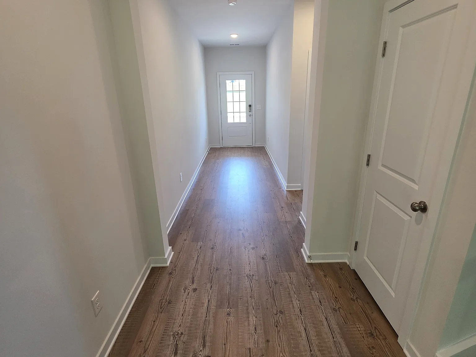 5 bed, 3021 sqft, $2,700 — Photo 4