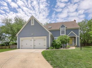 12122 Sagamore Rd, Leawood, KS 66209