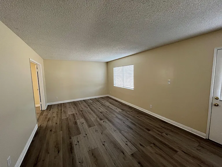 7819 Walpole Ave — Photo 3