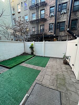 4th image of 279 E 10th St APT 1R