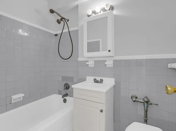 60 Knolls Crescent image 17 of 22