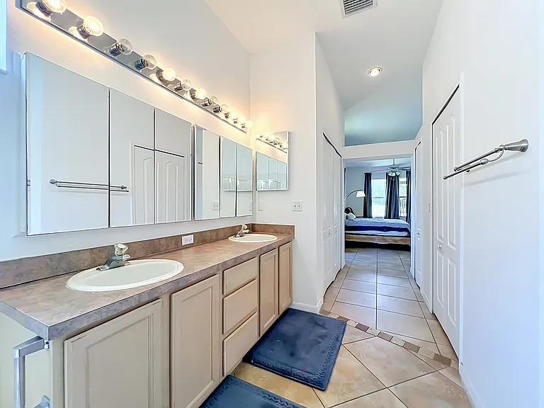 2125 Emerald Green Cir — Photo 46