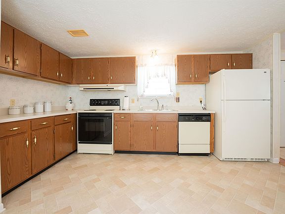 4th image of 497 W Main St