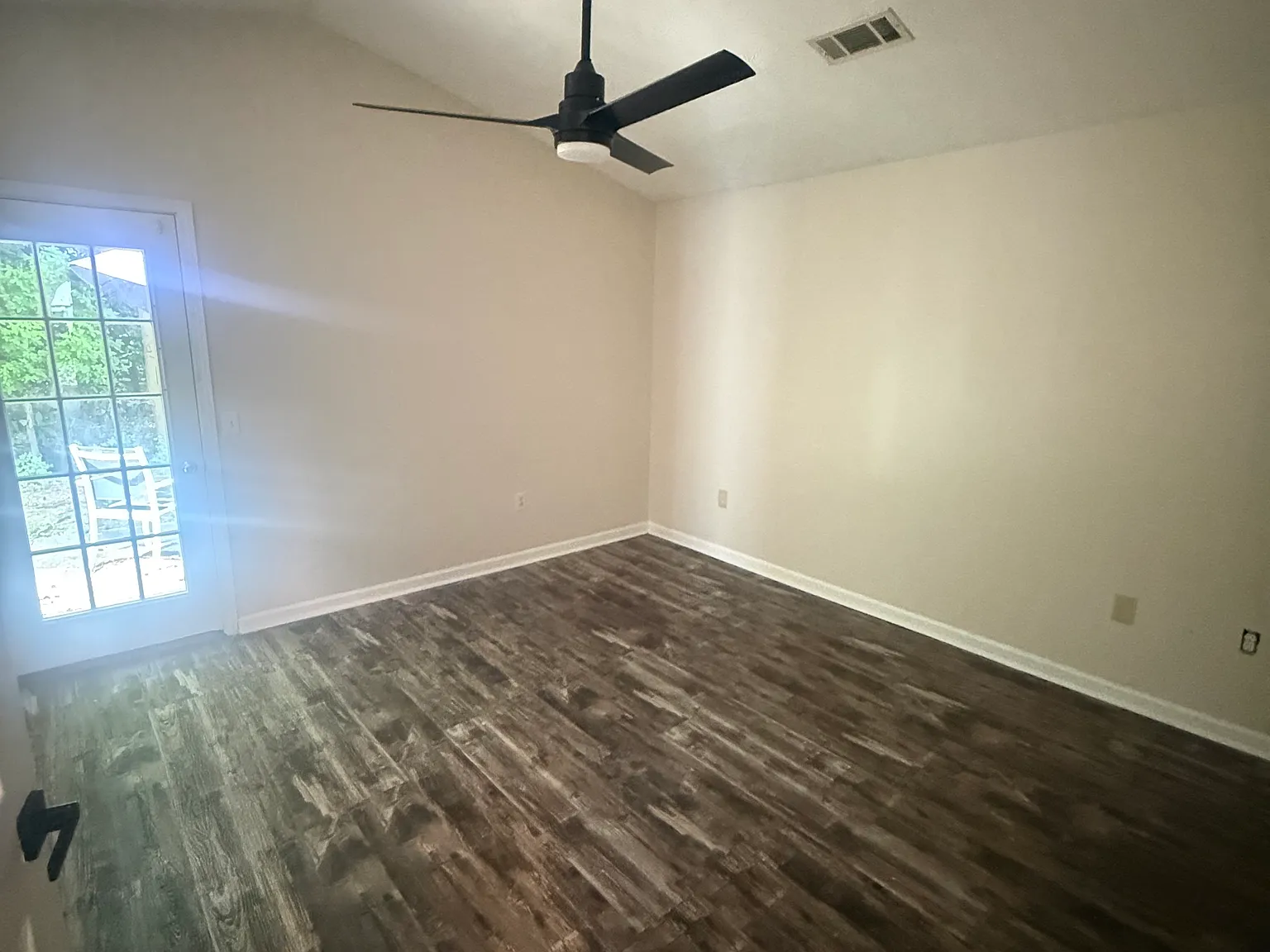 3 bed, 1242 sqft, $1,600 — Photo 2