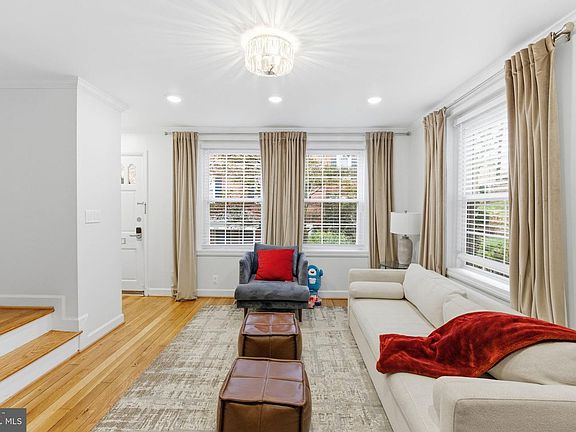 5th image of 2842 S Columbus St