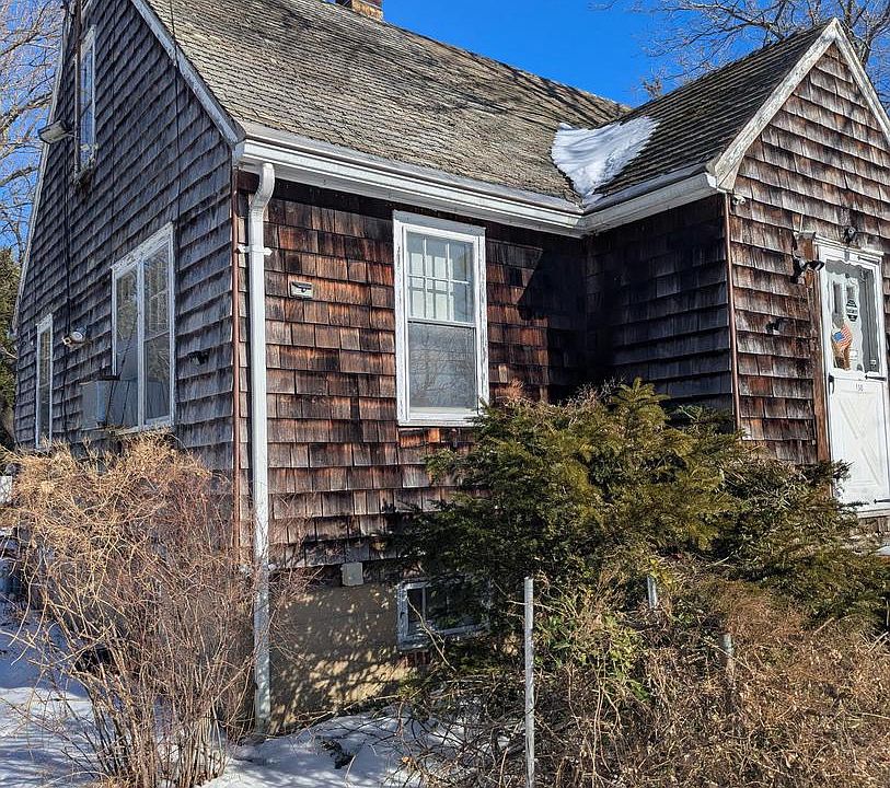 1st image of 130 E Lacey Rd