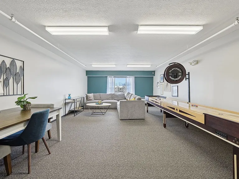 Somerset Place Apartments — Photo 19