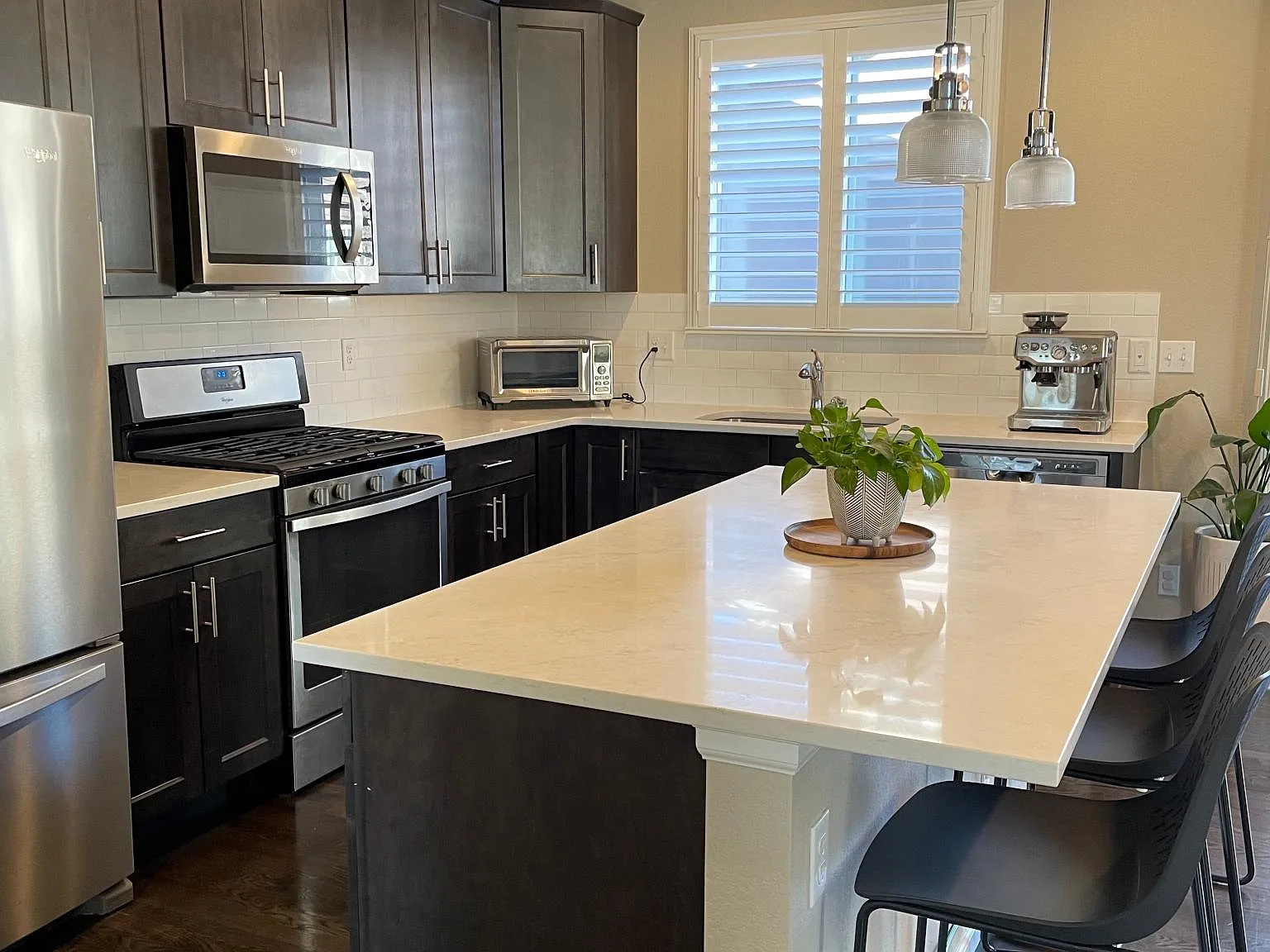 4 bed, 3.5 bath, 2250 sqft, $3,075 — Photo 2