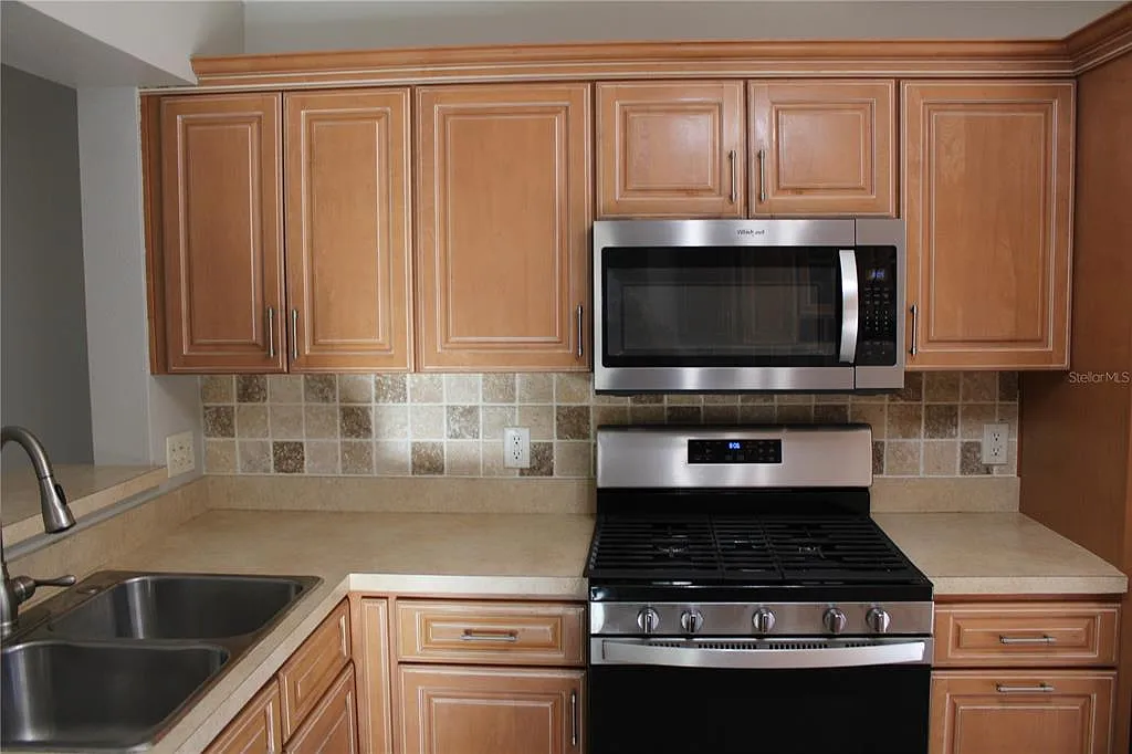 3 bed, 2.0 bath, 1250 sqft, $2,025 — Photo 2