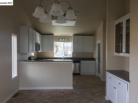 3rd image of 456 Russell Ave