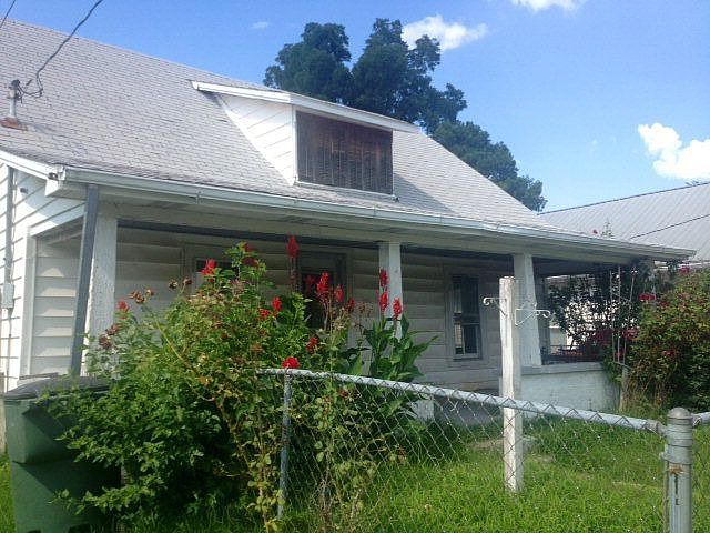 1st image of 2113 W 5th St.