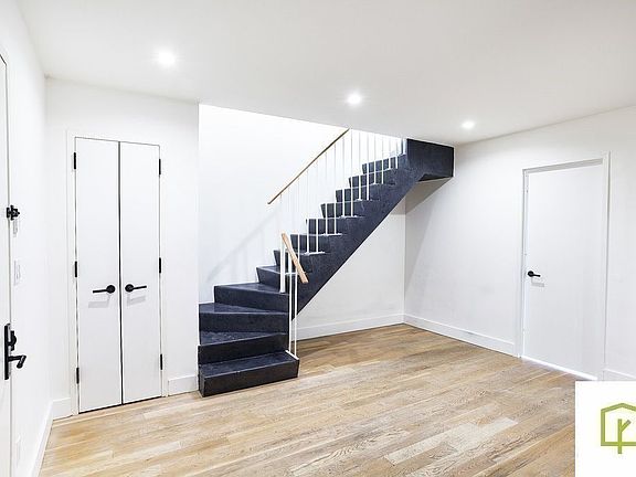 4th image of 10 Lexington Ave #4X