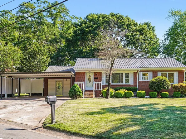 1205 Lakeside Dr, Garner, NC 27529