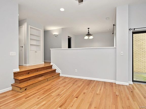 4th image of 369 N Greeley Ave