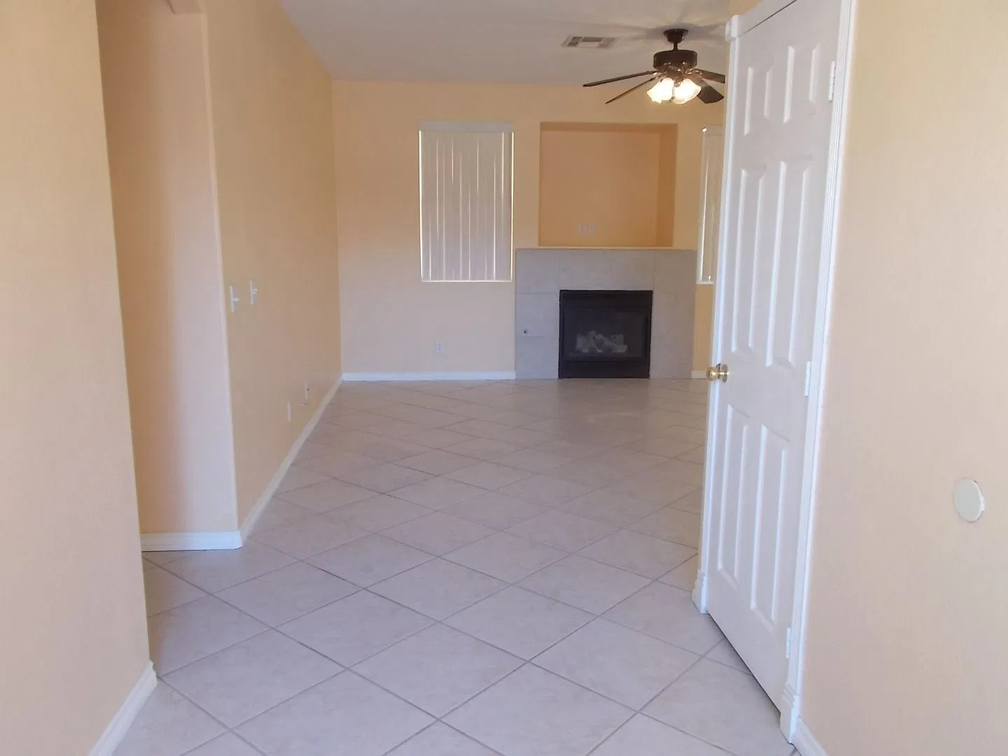 Charming Single-Story Home with Lush Backyard Near Aliante — Photo 2