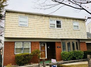 2252 Clove Rd, Staten Island, NY 10305