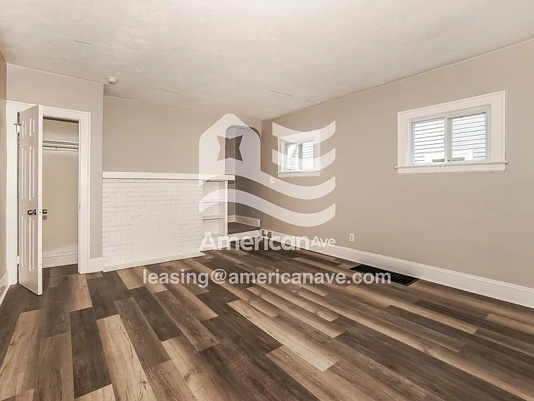 1470119_003_wm_-_living_room_13207112.jpg