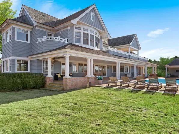 https://photos.zillowstatic.com/fp/7f0b32ab66dda0d16cf365b6a3df241e-p_e.webp